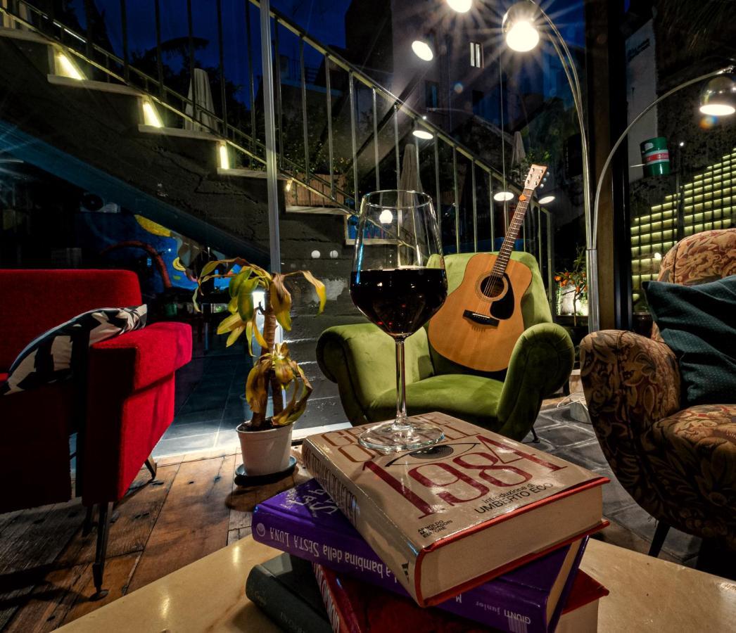The Yard Hostel Катанія Екстер'єр фото